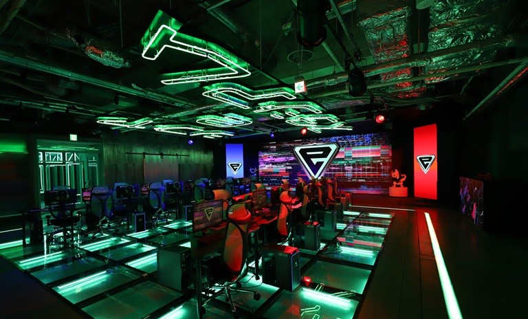 eスポーツのために用意された充実の設備“eスタジアム”