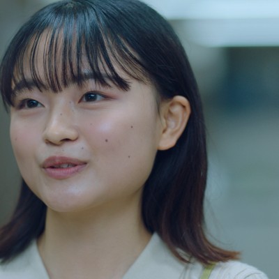 卒業生 小嶋 杏佳								